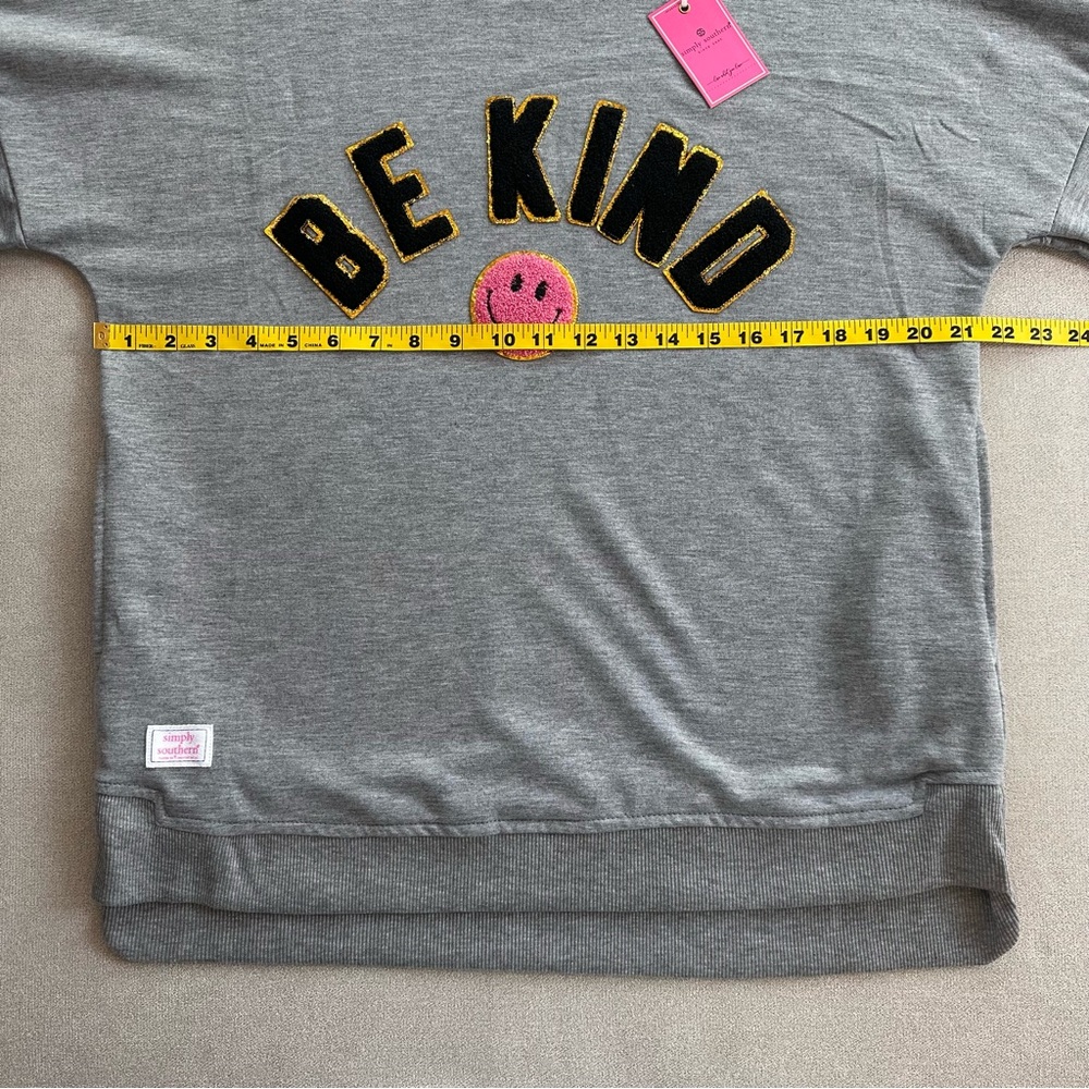 Simply Southern Be Kind Sweatshirt. Gray. Medium. NWT - Picture 7 of 10